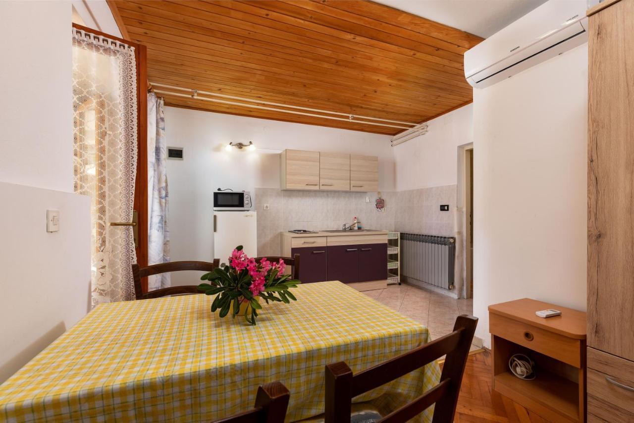 Apartments And Room Pergola Rovinj Exterior photo
