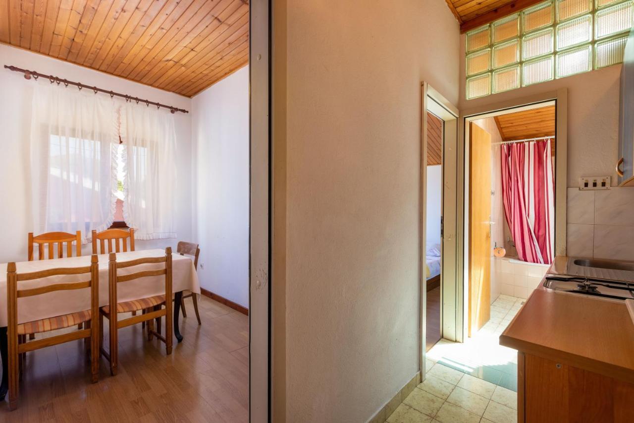 Apartments And Room Pergola Rovinj Exterior photo