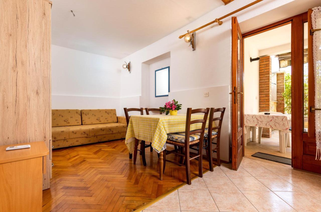 Apartments And Room Pergola Rovinj Exterior photo