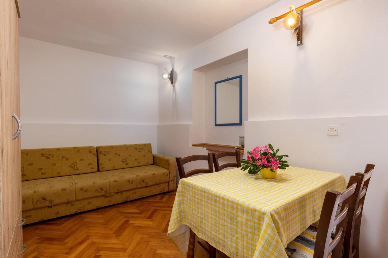 Apartments And Room Pergola Rovinj Exterior photo