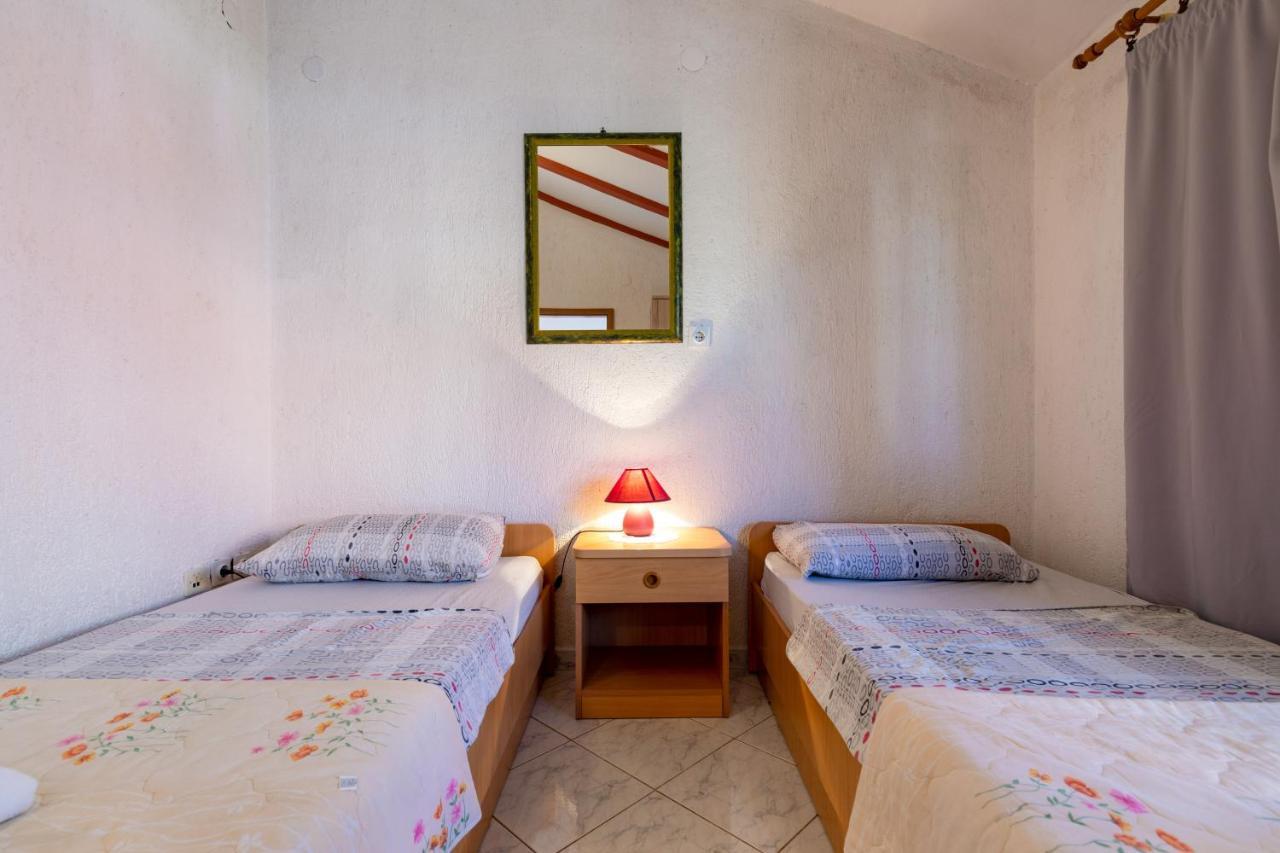 Apartments And Room Pergola Rovinj Exterior photo