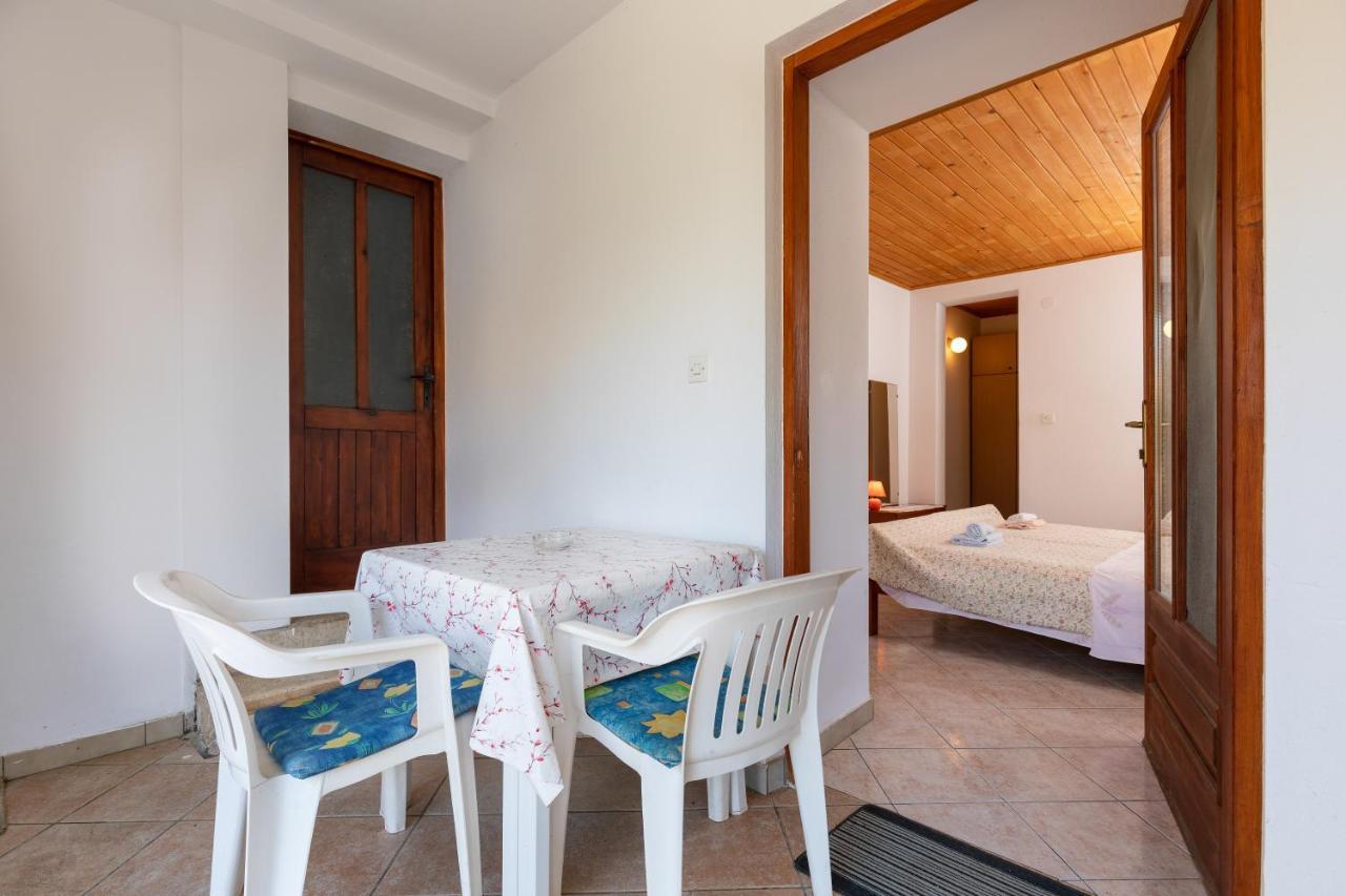 Apartments And Room Pergola Rovinj Exterior photo