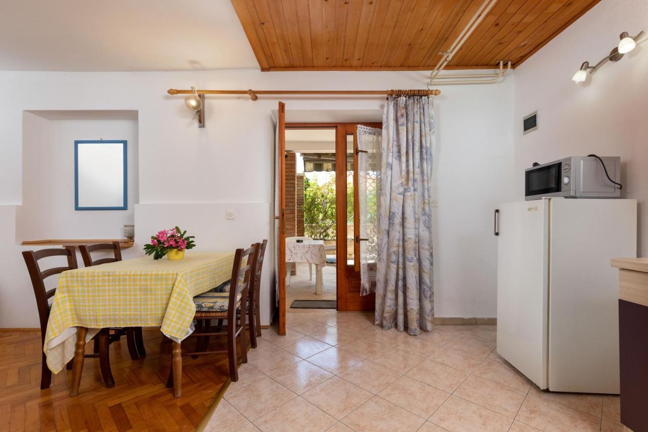 Apartments And Room Pergola Rovinj Exterior photo