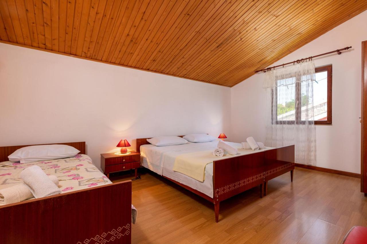 Apartments And Room Pergola Rovinj Exterior photo
