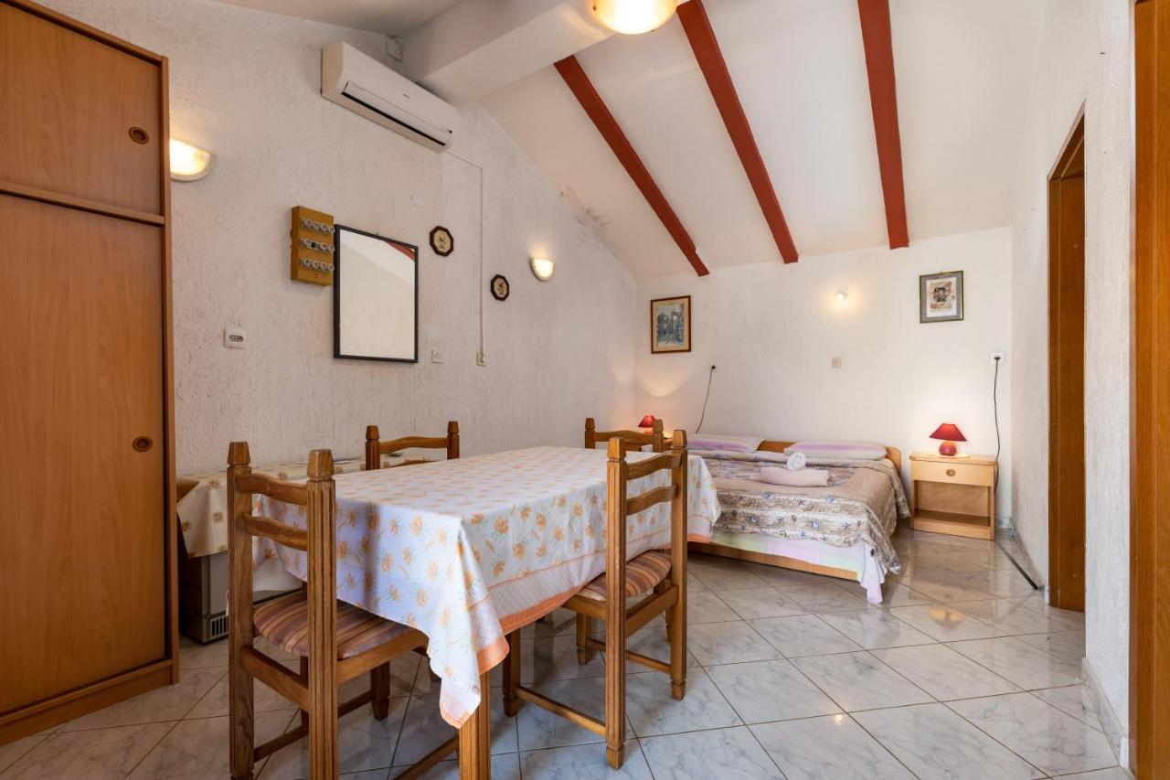 Apartments And Room Pergola Rovinj Exterior photo