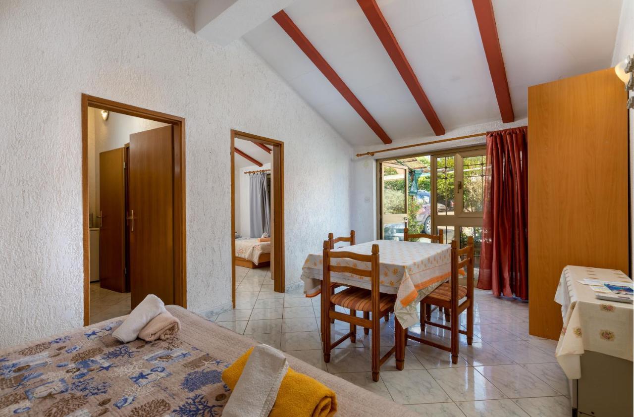 Apartments And Room Pergola Rovinj Exterior photo